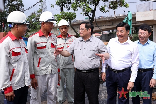 Thủ tướng Phạm Minh Chính đối thoại với công nhân: Giải đáp các vấn đề về nhà ở, bảo hiểm xã hội, tín dụng đen
